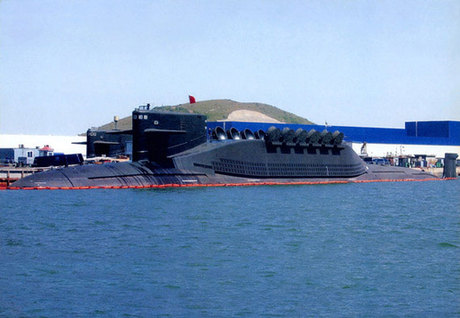 中國海軍新型戰略核潛艇。