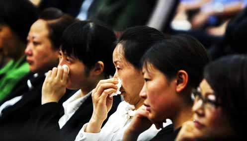 警示教育會現場上，不少市民聽得熱淚盈眶。圖片來源：重慶晚報
