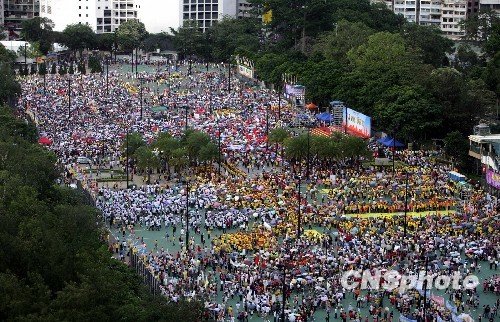 香港舉行大規模支持政改游行 曾蔭權出席(圖)
