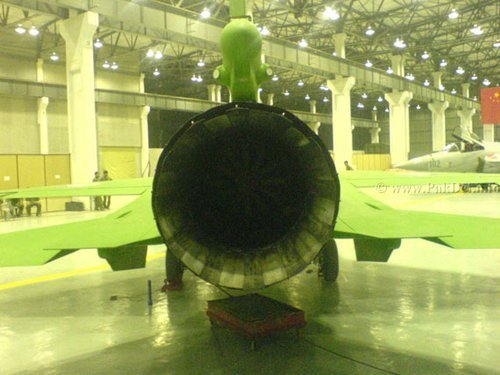 目前梟龍戰機裝備俄制RD-93發動機。