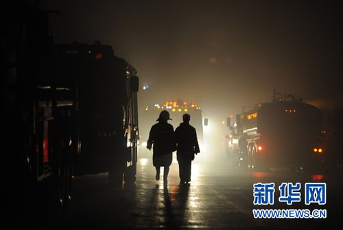 胡錦濤溫家寶對中石油大連輸油管線起火爆炸事故作出重要批示 張德江連夜趕到現場指揮滅火救援