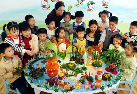 山寨幼兒園成貧困家長(zhǎng)唯一選擇 孩子未來尷尬 