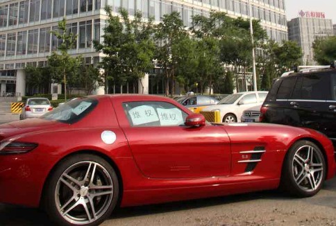 奔馳車3000公里即報廢 價值百萬車主維權