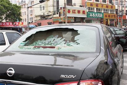 高壓鍋煮粽子突發爆炸 過路車慘淋糯米雨