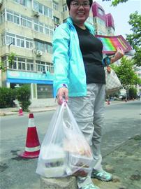 舌尖上高考家長(zhǎng)拼廚藝 開車一小時(shí)送三餐舌尖上高考家長(zhǎng)拼廚藝 開車一小時(shí)送三餐