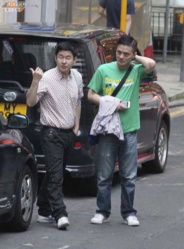 黃耀明與男性密友現身被拍