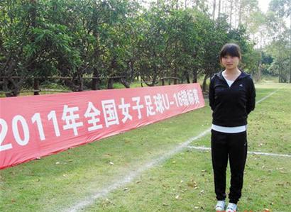 90后超萌青島嫚成女足聯賽最年輕女裁判