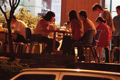 網友接力10小時勸回微博輕生女