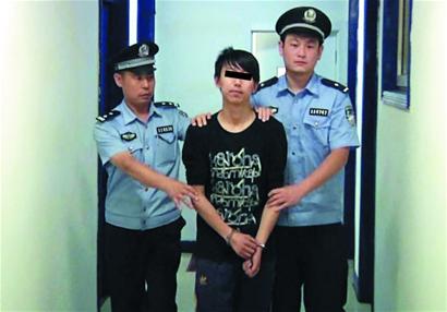 男子為玩QQ炫舞辭職泡網吧 沒錢偷原單位同事