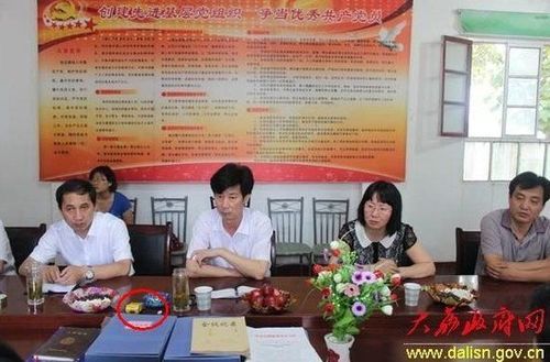 記者報(bào)道天價(jià)煙被停職