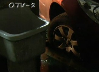 青島新業廣場停車場藏大坑 缺少篦子卡住車頭