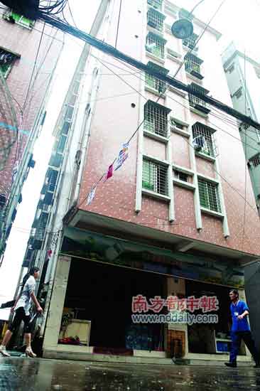 案發(fā)的15號出租樓。