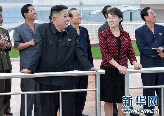 這張朝中社7月25日提供的照片顯示，朝鮮最高領導人金正恩元帥7月24日在平壤視察綾羅人民游樂園。