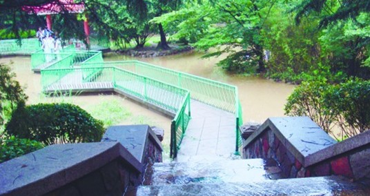 青島排水系統經住暴雨考驗 揭秘如何留住雨水
