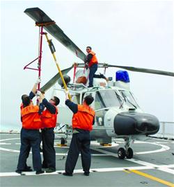 青島初中生士兵成軍艦直升機神醫 揭戰鷹保姆是怎樣煉成的