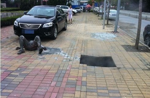 男子走路跌進熱力井全身65%燙傷 成黑炭現場慘烈