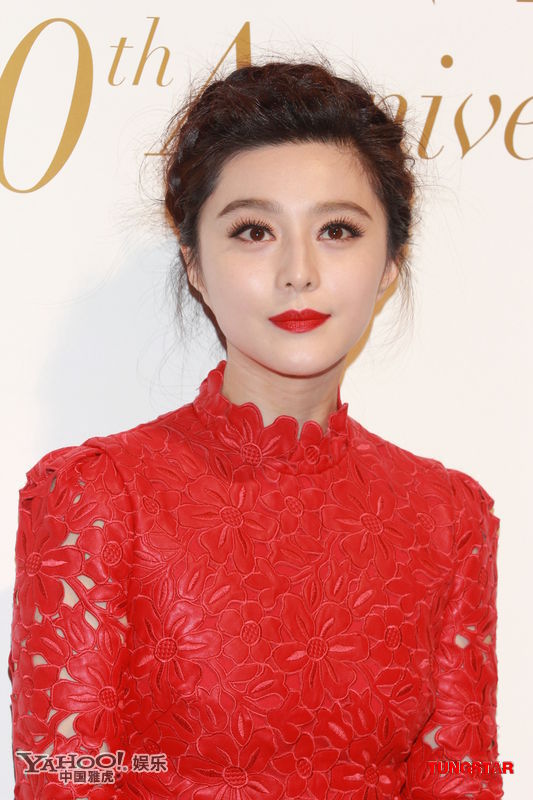 范冰冰紅裙現身無視克夫一說 否認七夕領證結婚