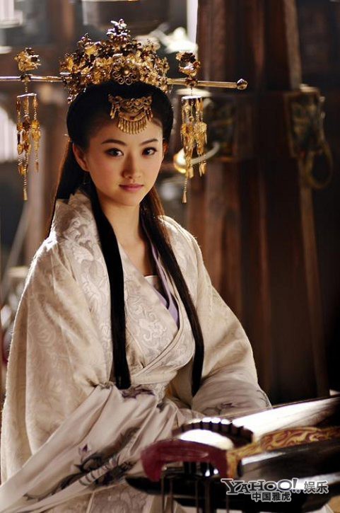 孫子大傳——景甜，本來景甜的美是甜美的小家碧玉，但是孫子大傳的造型做得大氣而古樸，效果反而比專門為景甜量身打造的戰國造型漂亮很多。