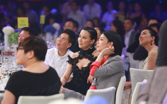 王菲李亞鵬慈善宴秀恩愛(ài) 天后再婚后性格大變