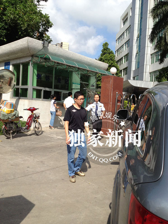 今日上午9點20分左右，陳百祥現身深圳市公安局經濟犯罪偵查局