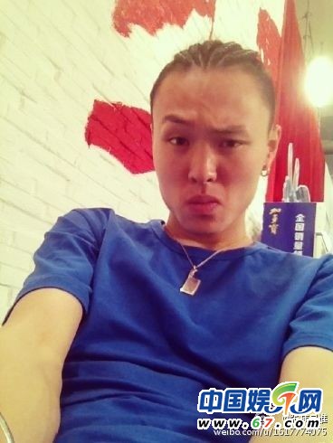中國好聲音張瑋畢業照扮丑雷人 生活私照很個性