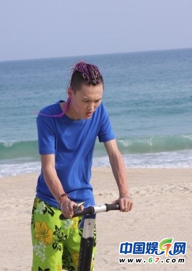 中國好聲音張瑋畢業照扮丑雷人 生活私照很個性