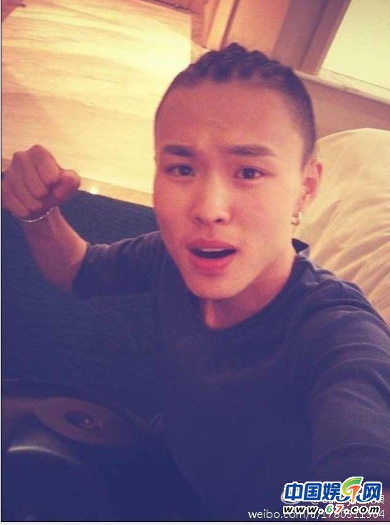 中國好聲音張瑋畢業照扮丑雷人 生活私照很個性