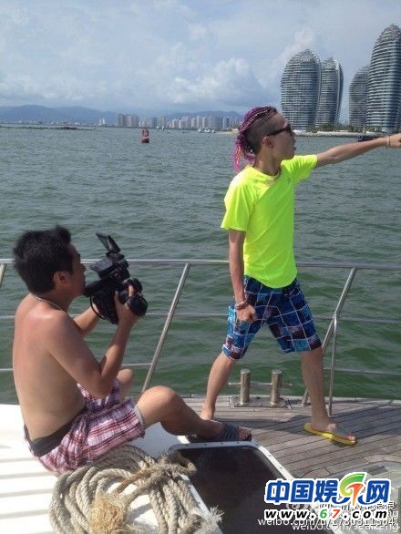 中國好聲音張瑋畢業照扮丑雷人 生活私照很個性