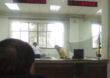 曝光公務員上班時間辦公室打排球