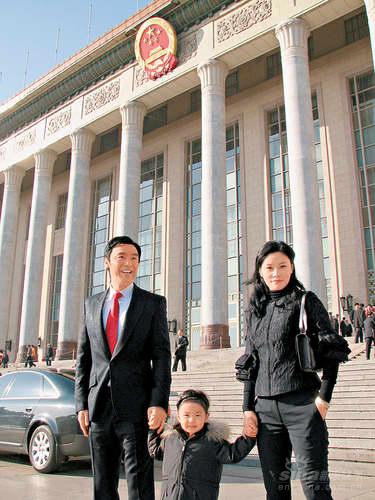 男星的老婆是賢內助還是敗家婦