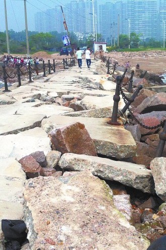 達(dá)維'來襲，小麥島一擋浪壩毀壞嚴(yán)重