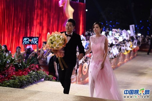 金鷹節(jié)紅毯:楊冪變公主陳思成佟麗婭秀恩愛(ài)
