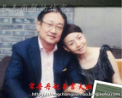 揭眾笑星賢內助合影罕見
