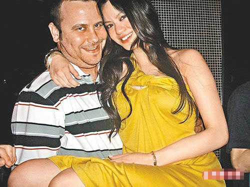 房祖名與內地歌手葉熙祺隱婚 成龍香港封鎖消息