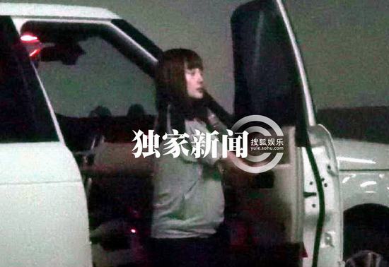李小璐挺7個月大肚潮味足