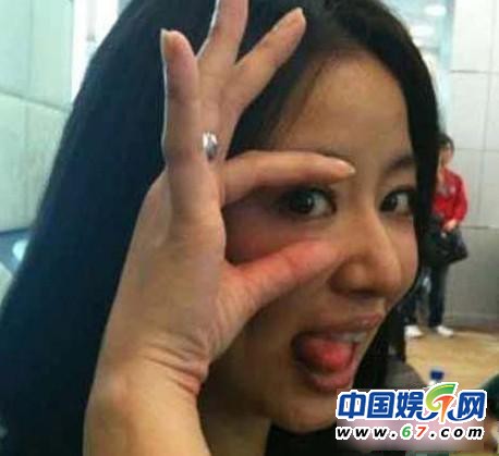 中老年明星賣(mài)萌叫板90后 宋丹丹王菲扮少女