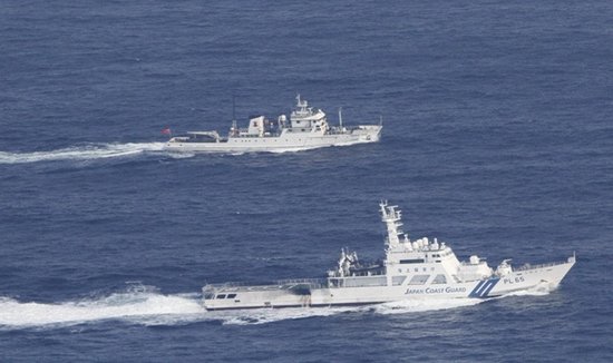 我國12艘公務船同時在釣魚島海域巡航執法