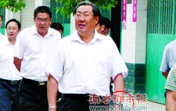 大學生要求公開微笑局長工資 陜西財政廳:不屬公開范圍