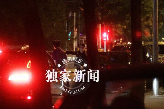 黎明與愛徒李治廷喝醉 北京千萬元別墅首曝光