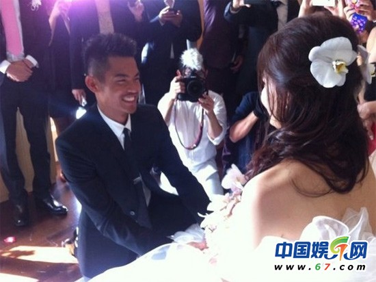 林丹謝杏芳大婚現場:林丹攜伴郎跳四小天鵝