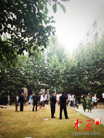 警察在現場勘查