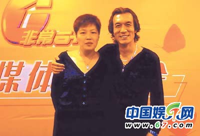 哈文曬與李詠結婚照
