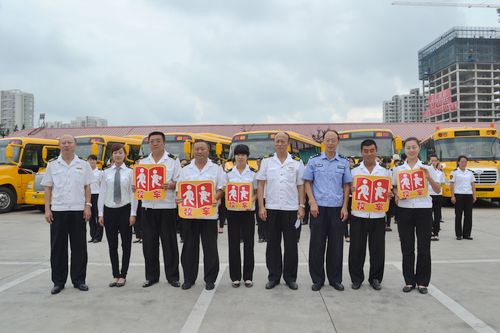 青島發校車身份證 社會車輛不避讓將罰款200