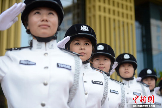 揚州80后女子特勤隊換新裝 警花英姿颯爽