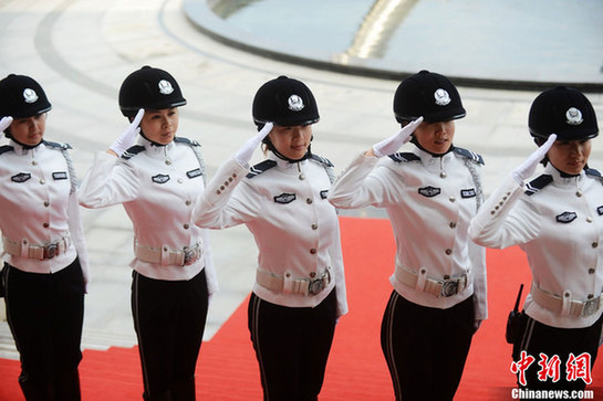 揚州80后女子特勤隊換新裝 警花英姿颯爽