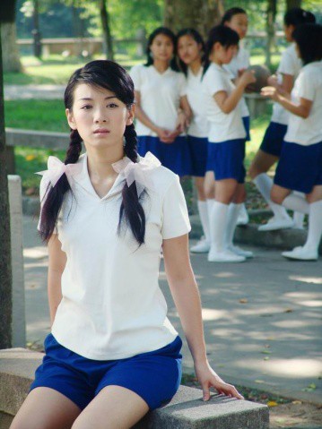 女星穿校服 風騷型就是不清純