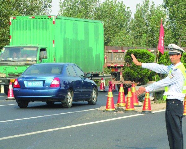 返程高峰今襲來 免費走高速今晚12時結束 返程高峰今襲來 免費走高速今晚12時結束