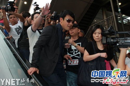 黎明離婚后首現身 粉絲怒罵樂基兒：應拿去喂豬