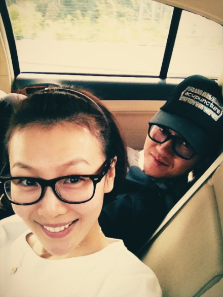 中國好聲音金志文明年結婚 與女友親熱照曝光