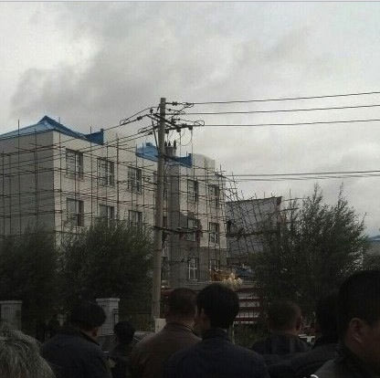 黑龍江省集賢縣一自來水公司辦公樓發生坍塌